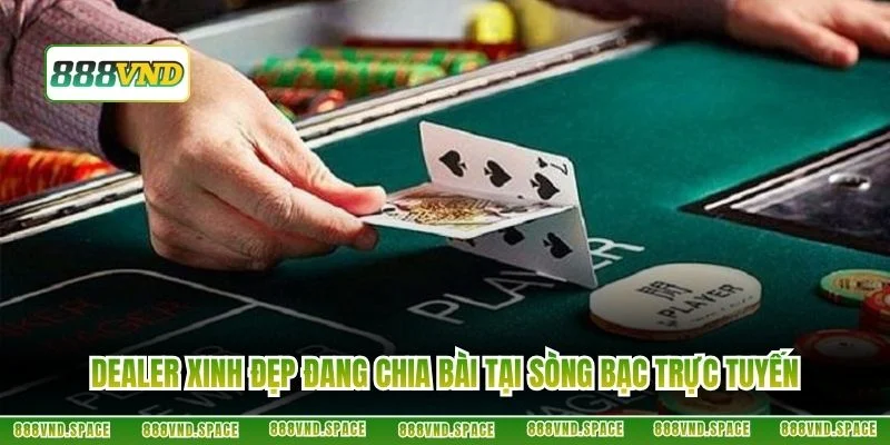 Dealer xinh đẹp đang chia bài tại sòng bạc trực tuyến